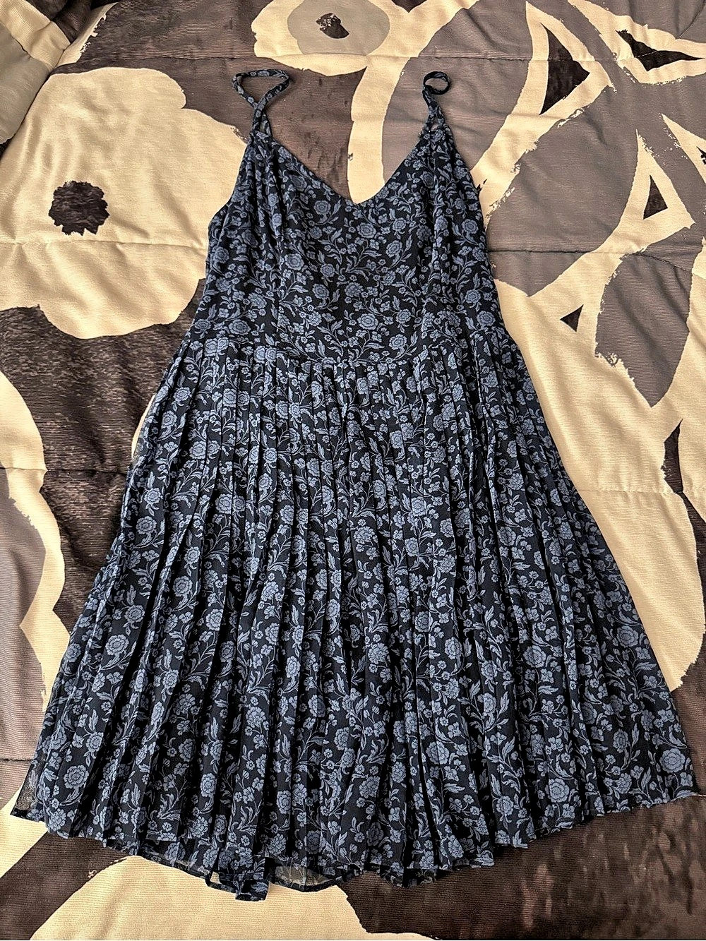 Hollister Floral Mini Dress in Blue & Black Size Small Like New